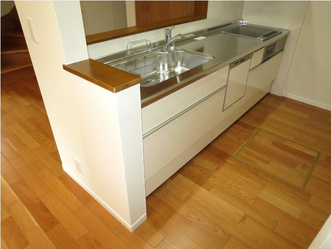 旭天神町　中古戸建　Ａ号棟　（未入居物件）のキッチン|食器洗浄乾燥機　ＩＨクッキングヒーター