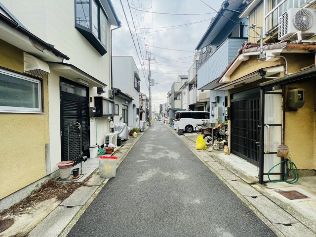 太秦青木ケ原町　建築条件付土地の前面道路含む現地写真