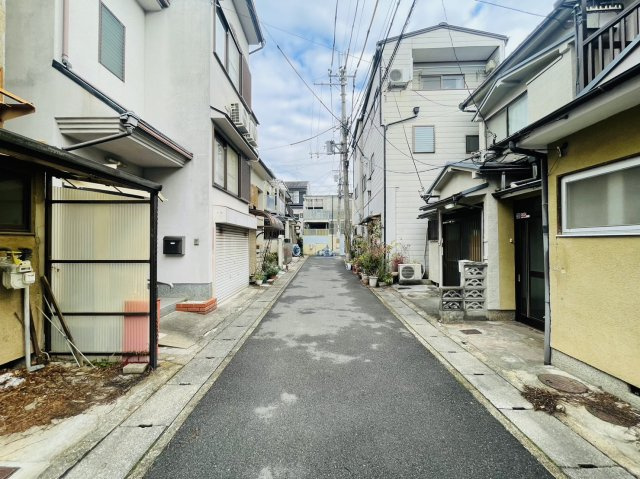 太秦青木ケ原町　建築条件付土地の前面道路含む現地写真