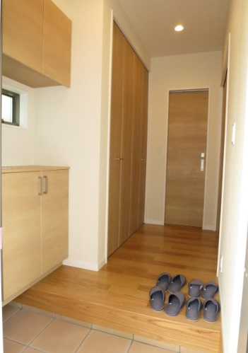 旭天神町　中古戸建（未入居物件）　B号棟の玄関|玄関ホール