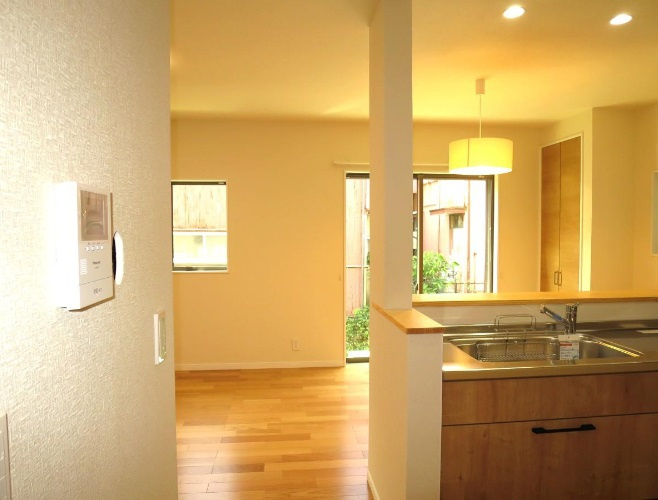 旭天神町　中古戸建（未入居物件）　B号棟の居間・リビング|ＬＤＫ　14.75帖