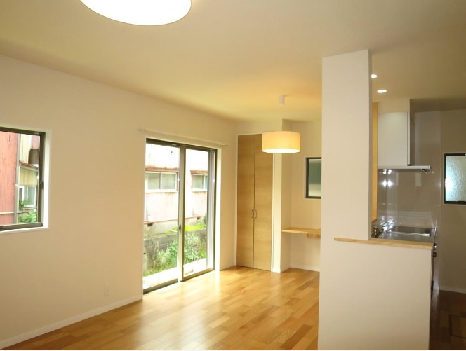 旭天神町　中古戸建（未入居物件）　B号棟の居間・リビング|ＬＤＫ　14.75帖