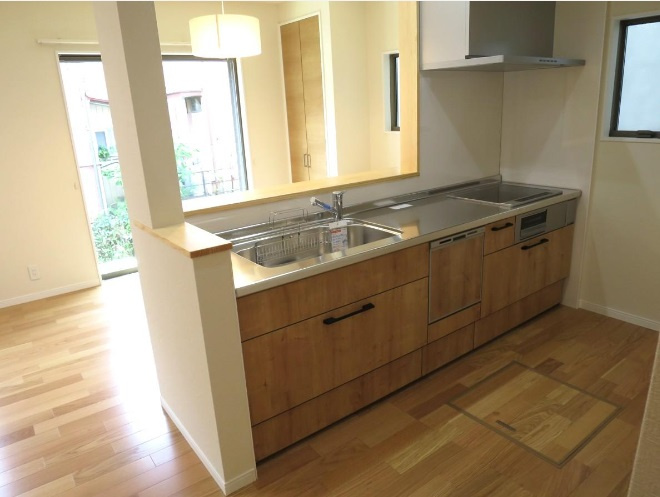 旭天神町　中古戸建（未入居物件）　B号棟のキッチン|食器洗浄乾燥機　ＩＨクッキングヒーター