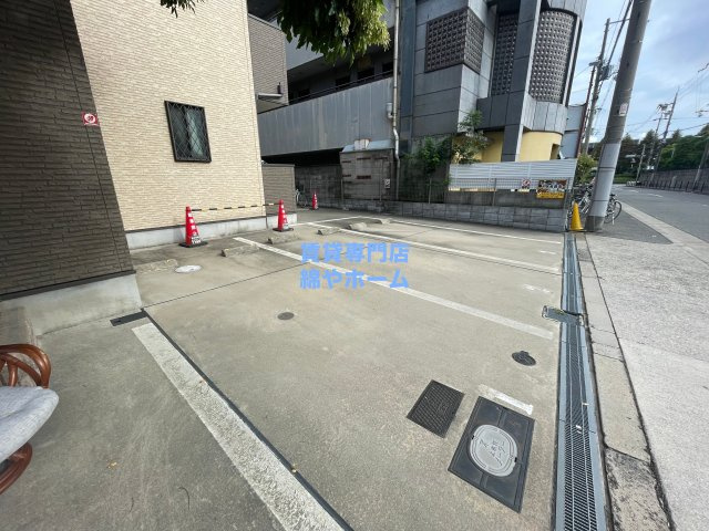 アッシュメゾン北加賀屋の駐車場|駐車場があるので、車を買う予定の方も安心です