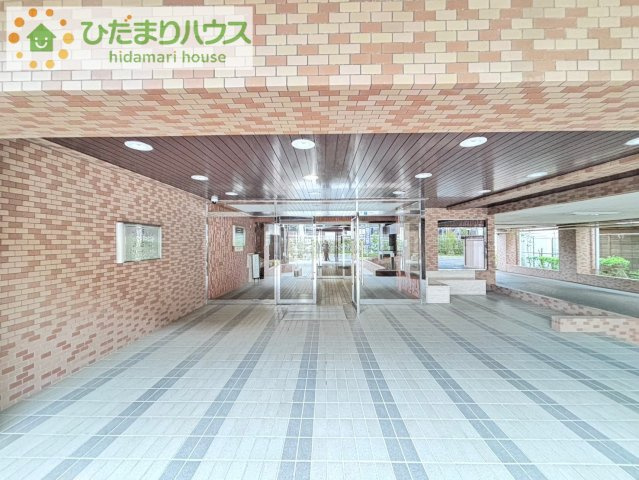 ライオンズマンション上尾のエントランス