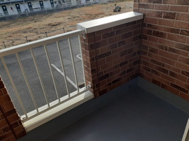 外からの目が気にならないバルコニーで洗濯物が干せます