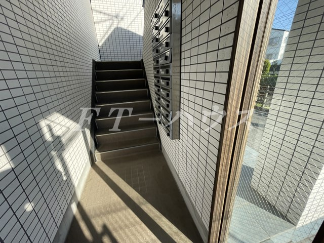 アンブラッセ新検見川のエントランス