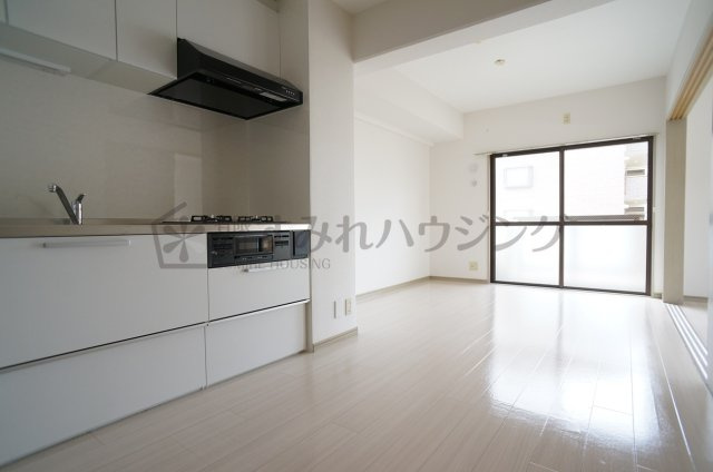 ハイフィールドKの居間・リビング