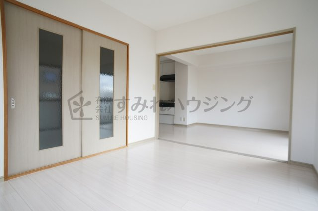 ハイフィールドKの洋室