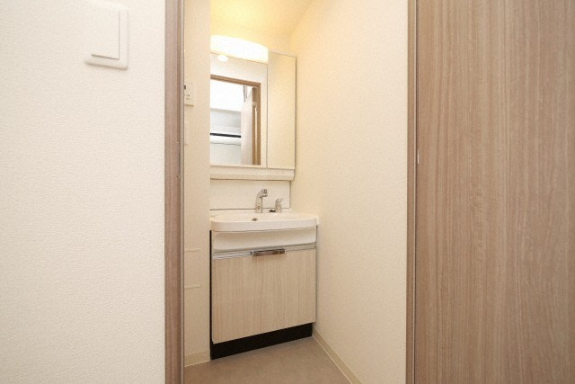 プレサンス　DOMECITY　コレーレの独立洗面台