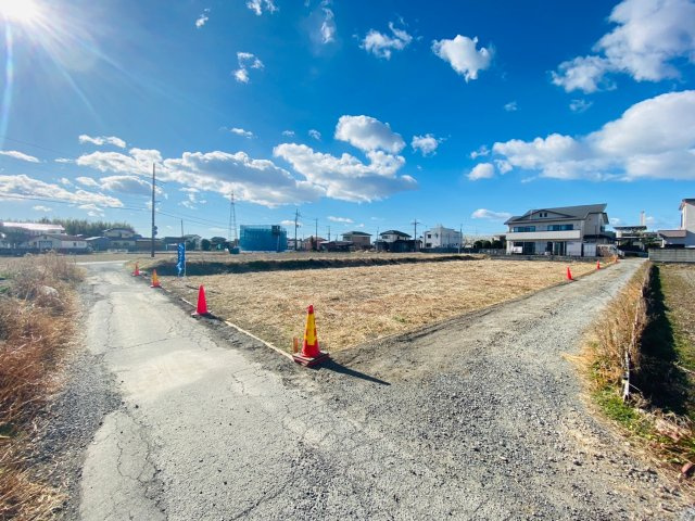 敷地面積110坪　売地　川越市古谷上　の前面道路含む現地写真