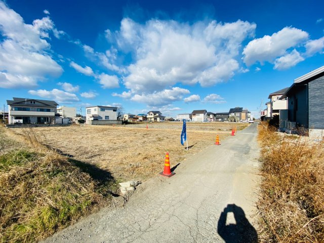 敷地面積110坪　売地　川越市古谷上　の前面道路含む現地写真