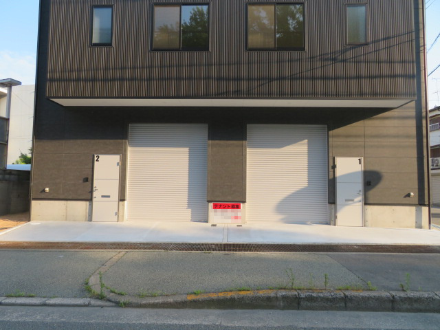 箕面市小野原東１丁目の倉庫の外観