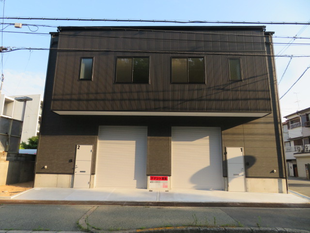 箕面市小野原東１丁目の倉庫の外観