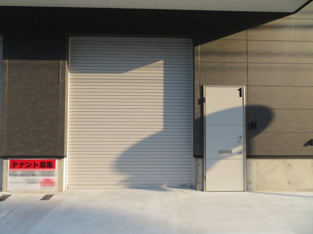 箕面市小野原東１丁目の倉庫の外観