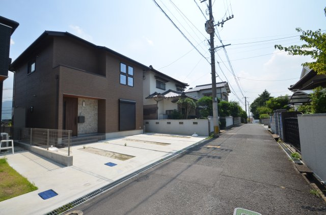 サンプルの駐車場|2～3台停められます。