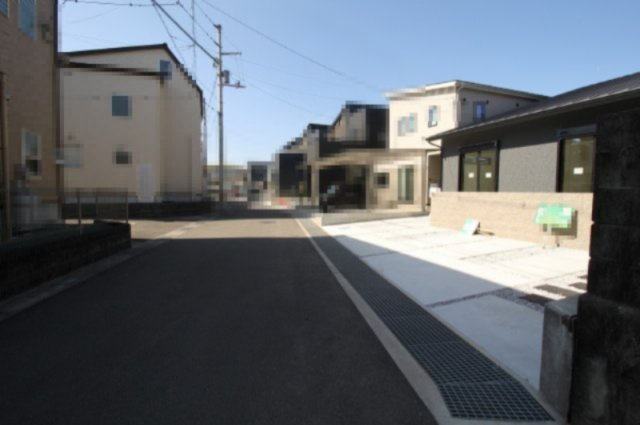 鴨部　新築戸建　1号地の前面道路含む現地写真