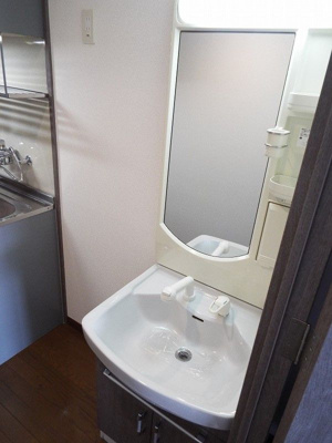 【独立洗面台】 | ロイヤル呉服 | 別号室の写真になります。現況優先。