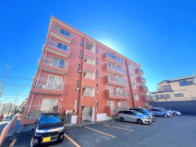 【外観】 | ◆◇フジビューマンションⅠ◇◆ | ◆駐車場は１台無償で利用可能です。広々とした敷地なのでお車の駐車にも困りません。