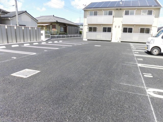 コンフォーレ鷹尾 B棟の駐車場|駐車場