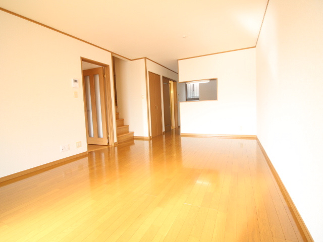 Ｍａｉｓｏｎ　Ｍｙｒｔｉｌｌｅ|南向きバルコニー付きの明るい洋室。全居室6帖以上の広々空間。