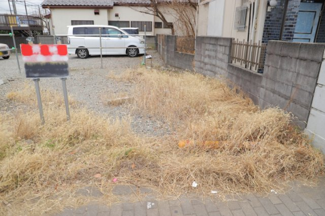 【外観】 | 土地の形が極端に長細かったり、狭小地、あるいは道路との高低差がある傾斜地だった場合、後々売ろうとしても買い手がつかない場合もあります。後々、売却することになった時に価値の下がらない土地を選びましょう。