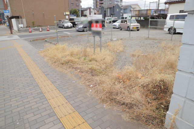 【外観】 | 物件の詳細については、現地を見てわかること以外に、役所や法務局などで調べないとわからないことがあります。そのため、現地に行く場合は、もしこの物件を買ったらどのような生活ができるかをイメージしましょう。