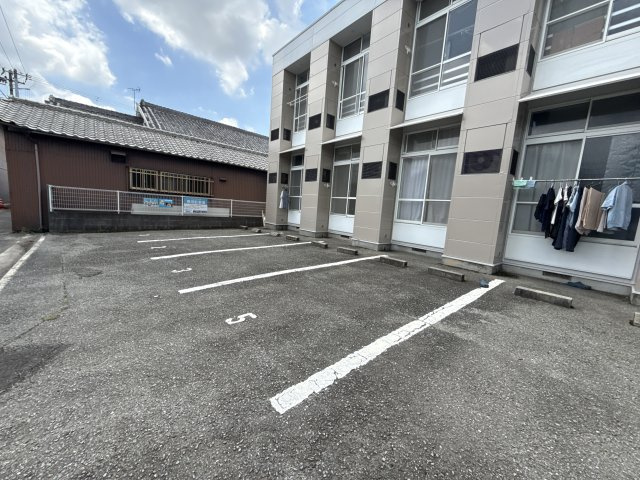 サニーフラット辻井の駐車場