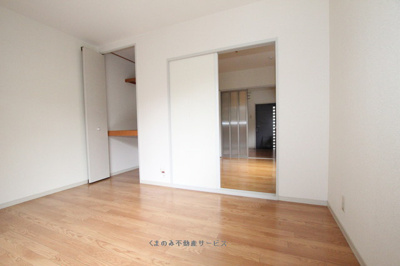 【居間・リビング】 | MAST’Sテルフィス | こちらのリビングで趣味の時間をお楽しみください
マストテルフィス　101号室　2022年4月14日