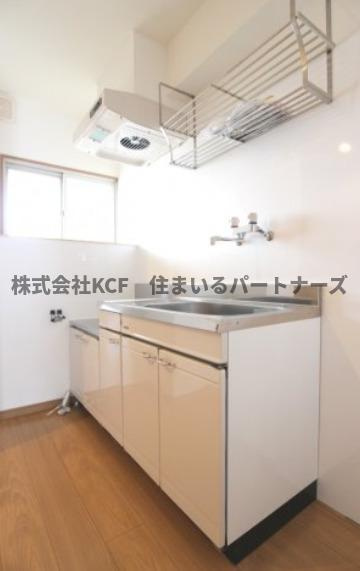 コーポワンセルフのキッチン|コンパクトなキッチンで掃除もラクラク