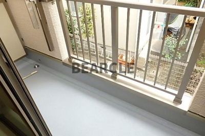 【バルコニー】 | A FLAT | 外からの目が気にならないバルコニーで洗濯物が干せます