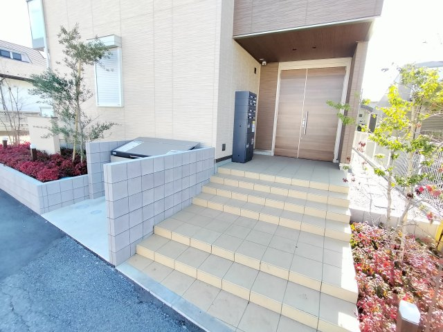 シャーメゾン　プルーシャのロビー