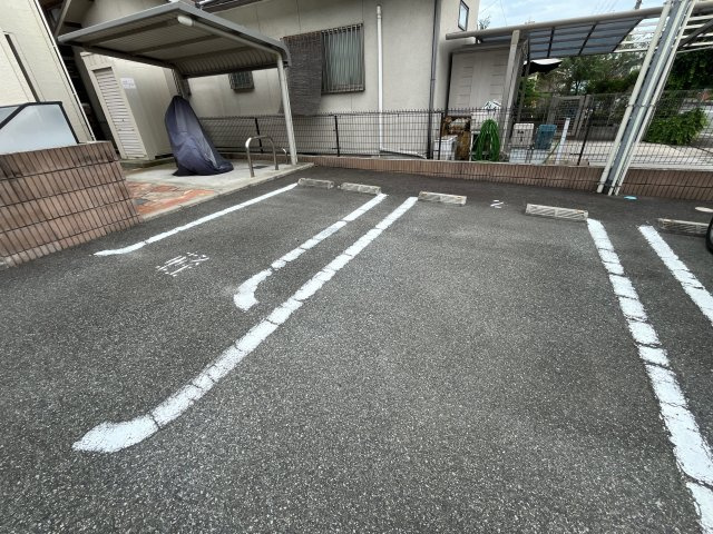 オーブの駐車場