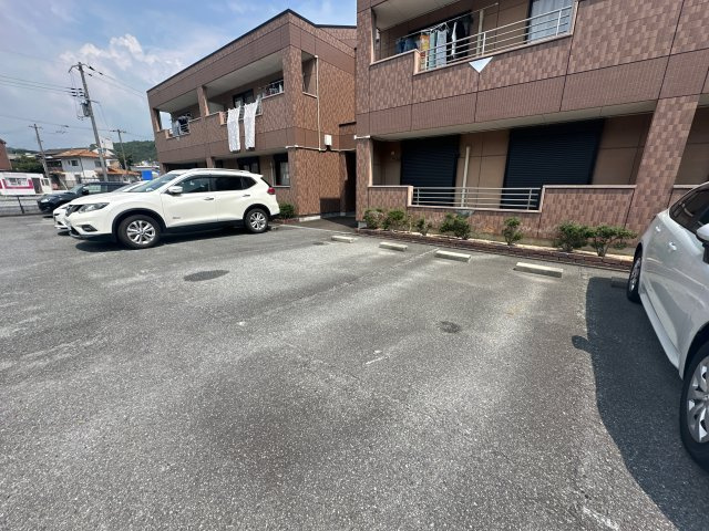 アルカディアＡ棟の駐車場