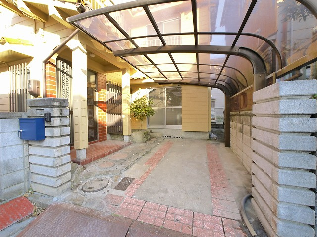 荒蒔町Yellow Houseの駐車場|駐車場に車を止められます