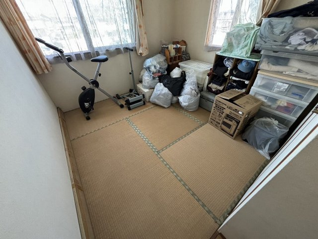 【和室】 | 大和ハウス施工の軽量鉄骨造りの一戸建て | 荷物置き場に使用していた為、未だ畳も綺麗です♪