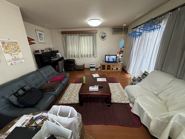 【居間・リビング】 | 大和ハウス施工の軽量鉄骨造りの一戸建て | レイアウトの自由度が高い形状の使いやすいリビングは、ご家族皆の憩いの空間♪