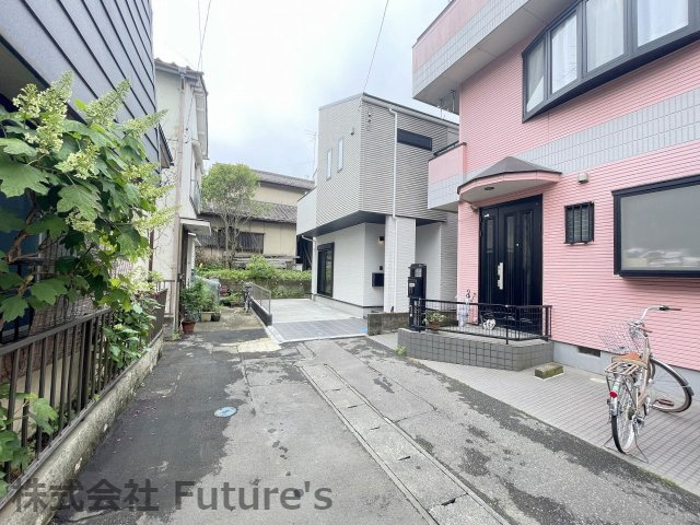 三郷市谷中　新築戸建　全1棟の前面道路含む現地写真|前面道路含む現地写真です。