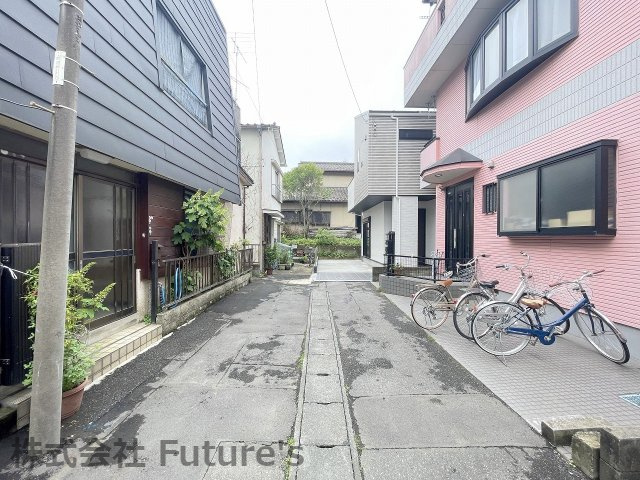三郷市谷中　新築戸建　全1棟の前面道路含む現地写真|前面道路含む現地写真です。