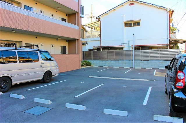 メゾン・ド・パニールの駐車場