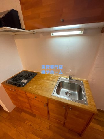 シェルメゾン住之江のキッチン|コンパクトなキッチンで掃除もラクラク