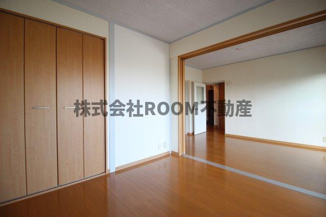 リ・バースコート宮丸の洋室|落ち着いた色調の洋室です