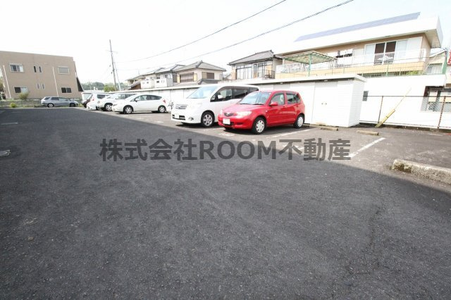 リ・バースコート宮丸の駐車場|駐車場があるので、車を買う予定の方も安心です