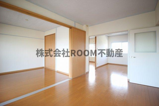 リ・バースコート宮丸の居間・リビング|こちらの居間で趣味の時間をお楽しみください