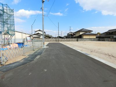 【前面道路含む現地写真】 | 土地　金光町占見新田　全22区画 | 前面道路です。
