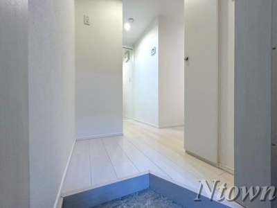 【玄関】 | トライデント新栄Ⅰ | 明るい玄関です