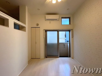 【内装】 | トライデント新栄Ⅰ | こちらのリビングで趣味の時間をお楽しみください