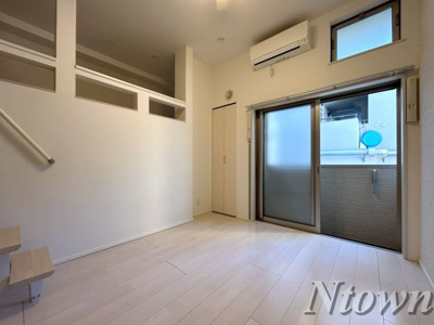 【居間・リビング】 | トライデント新栄Ⅰ | ゆったりとしたリビングです