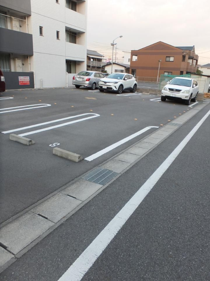 ラ・フロレゾン　　刈谷市の賃貸ならクラスホーム刈谷店の駐車場