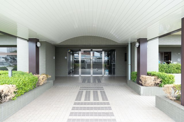 ファミール郡山開成山公園のエントランス